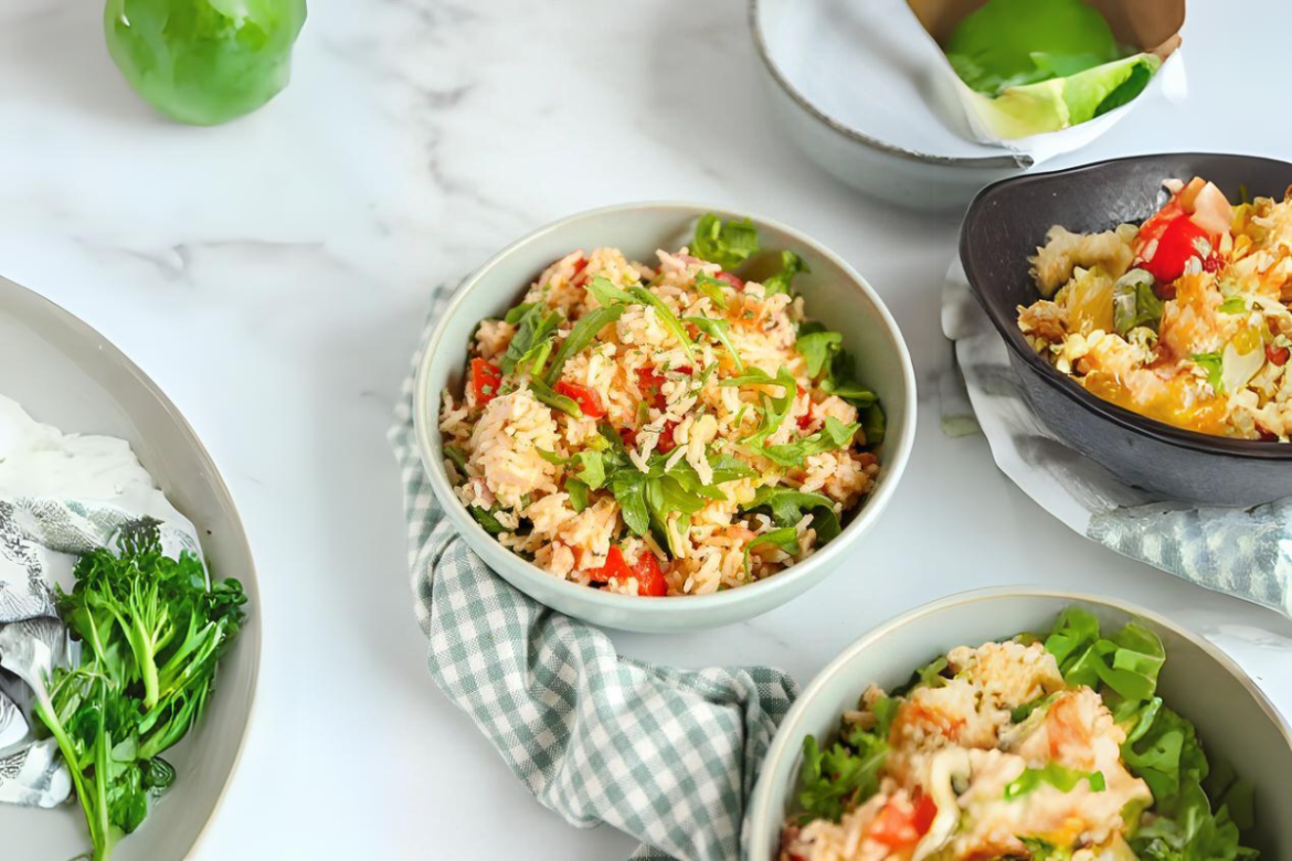 Rijstsalade: gerookte kip en krokante spekjes